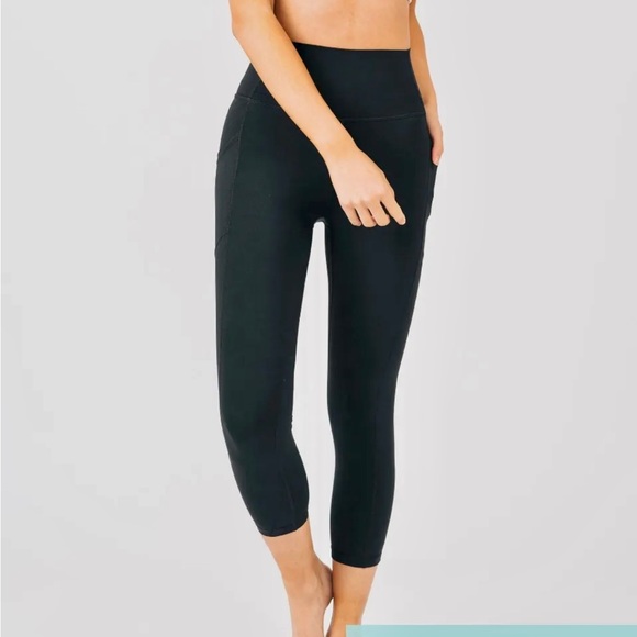 Zyia Black Pocket Brilliant Hi-rise Capri 20" - Picture 5 of 10